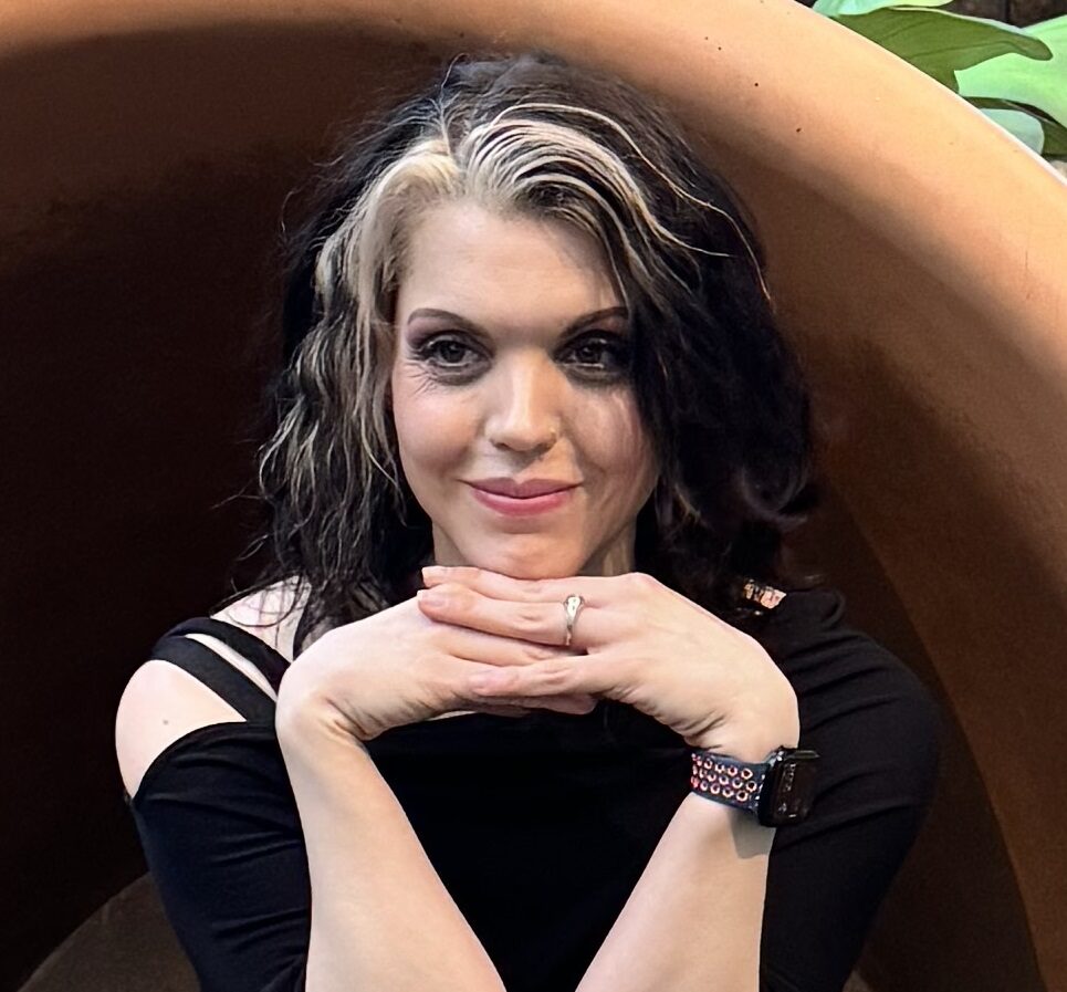 Lindsay Thomas aspect ratio 965 897